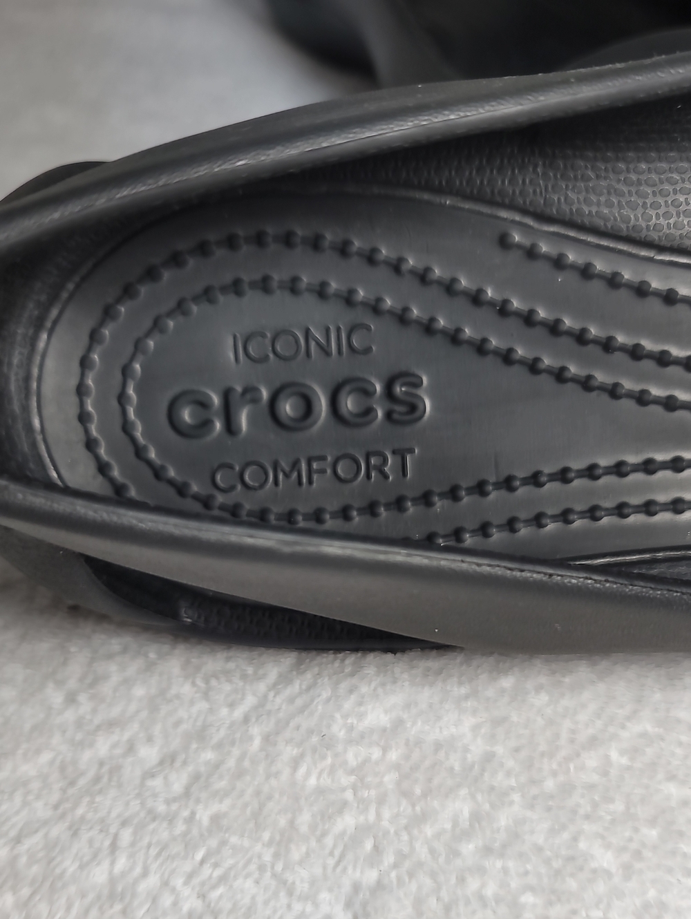 CROCS Womens Iconic Comfort Slip-On Shoe - Black - Size 11 - NWOT. 257